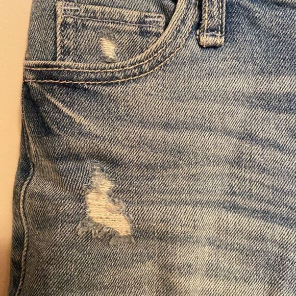 ⭐️HOLLISTER HIGH RISE MIDI SHORT - Picture 3 of 12